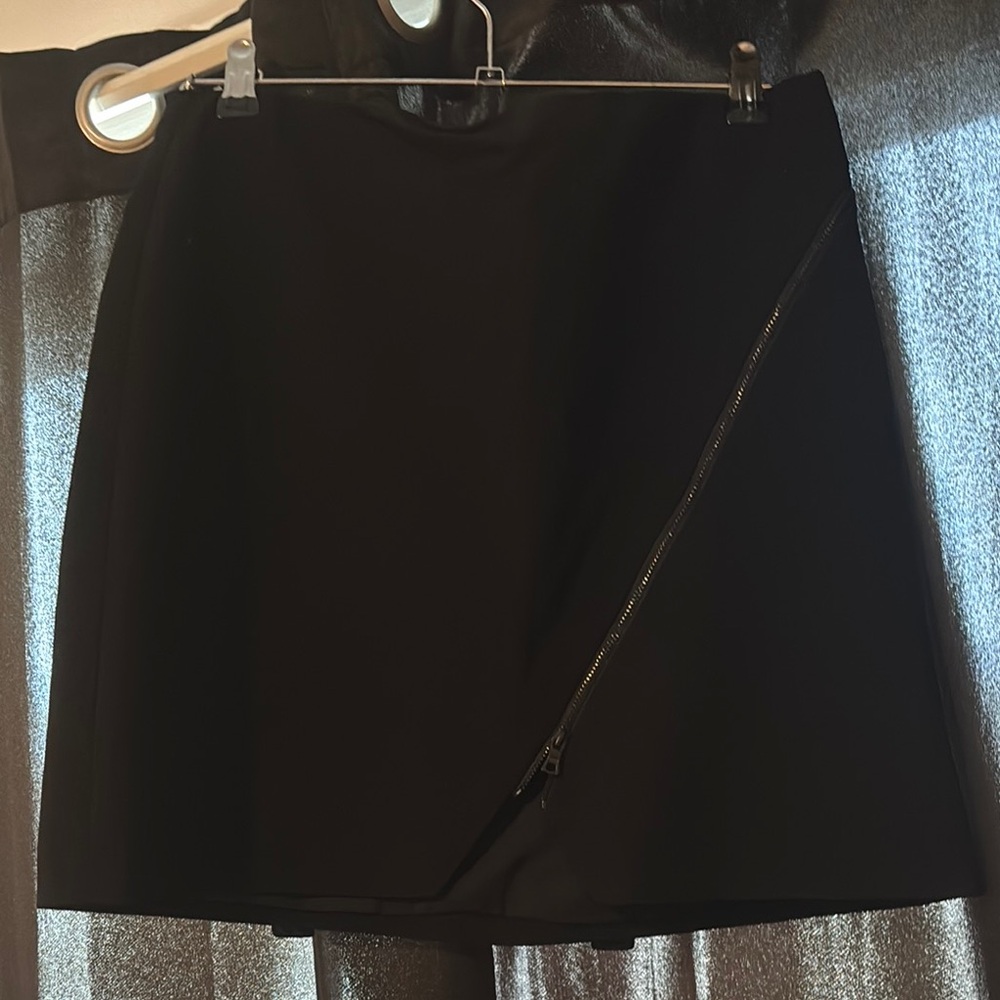 ALICE & OLIVIA Black Skirt with Diagonal Zipper